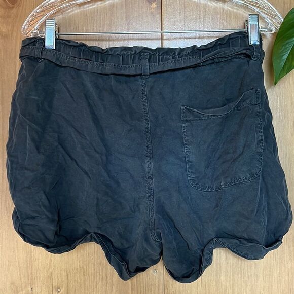Aerie belted tie-waist shorts Size M, 3” inseam - Picture 3 of 3